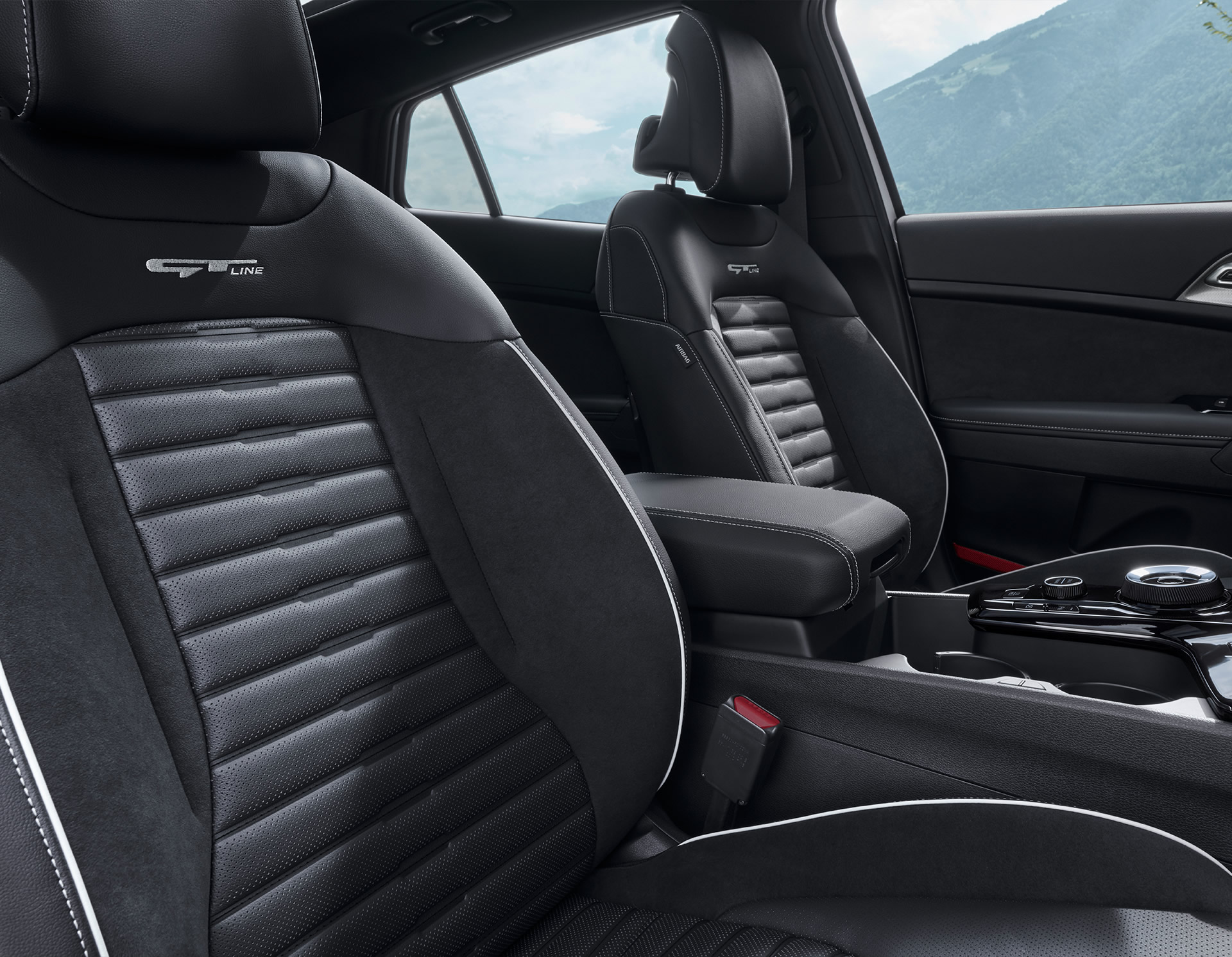 Kia Sportage PHEV GT-line, Innenansicht mit Bei- und Fahrersitz im Fokus