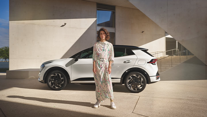 Kia EV9 GT, Innenaufnahme, Sportsitze vorne, Mittelkonsole, grüne Aktzente